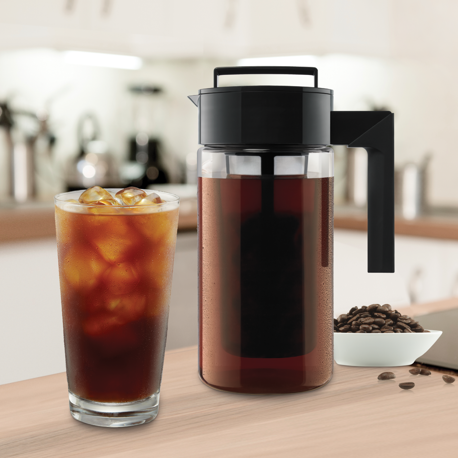 cold-brew-coffee-maker-b7 10310-ColdBrewCoffeeMaker-1qt-lifestyle2.png