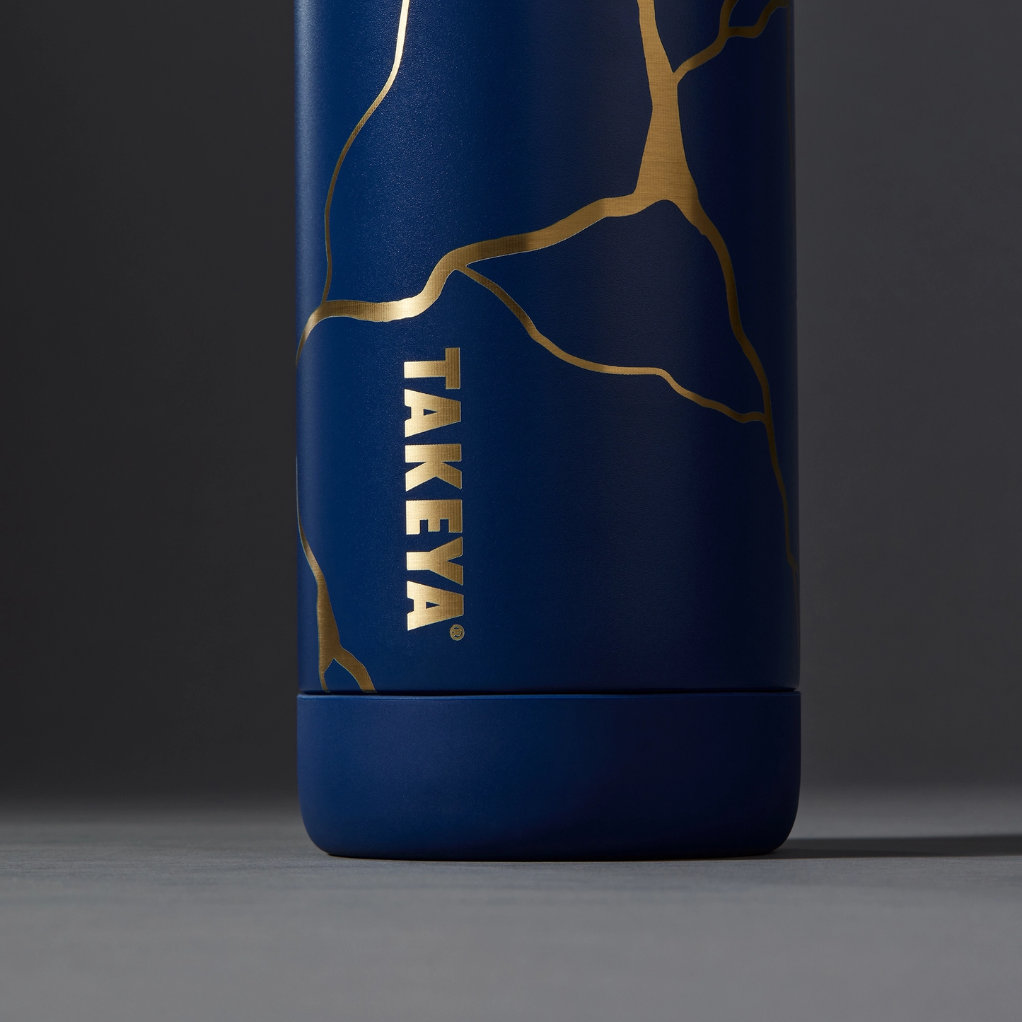 kintsugi-water-bottle-with-spout-lid-j8 51390-TK_HO25_Kintsugi_Takeya9241_Crop.png